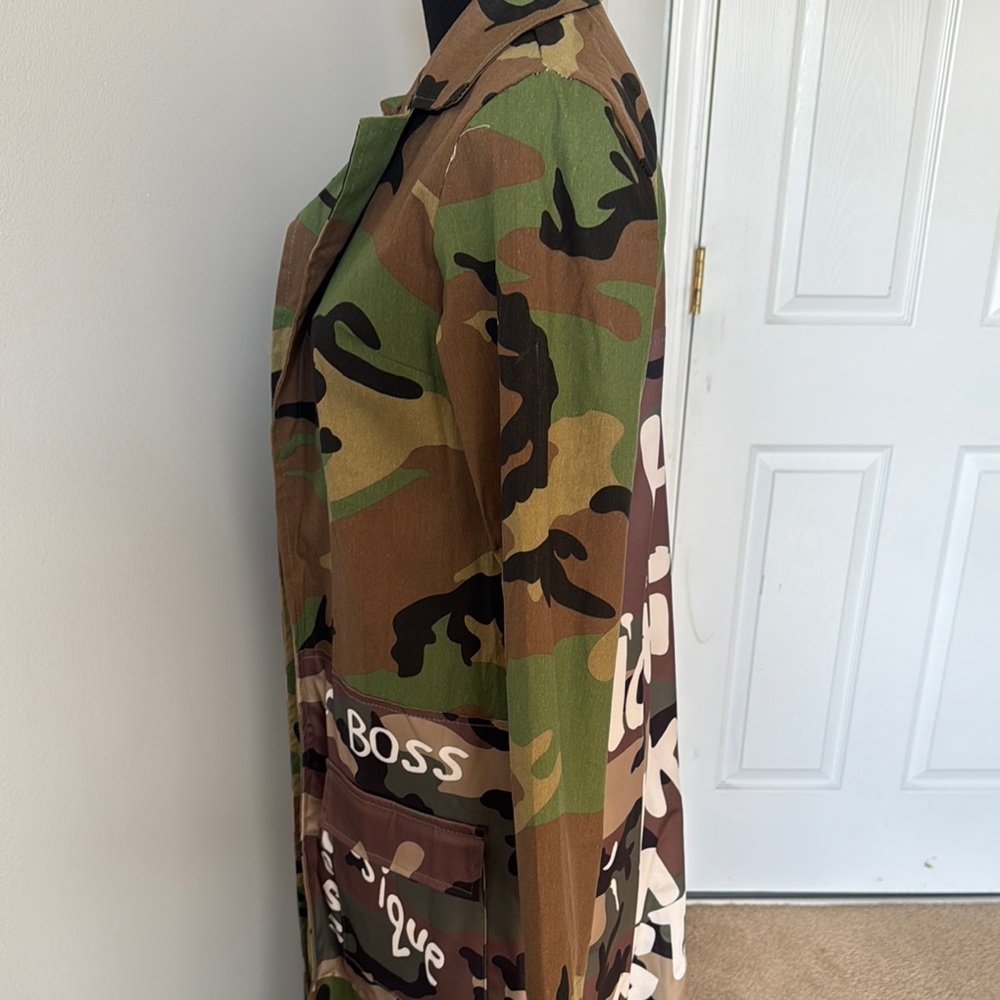 NWOT Camouflage Long Coat with Graphic Details - Picture 5 of 8